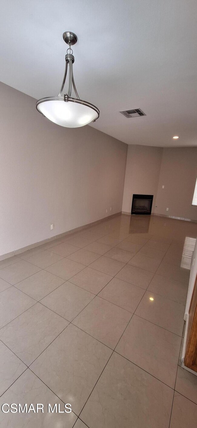 Foto del edificio - 7337 Balboa Blvd