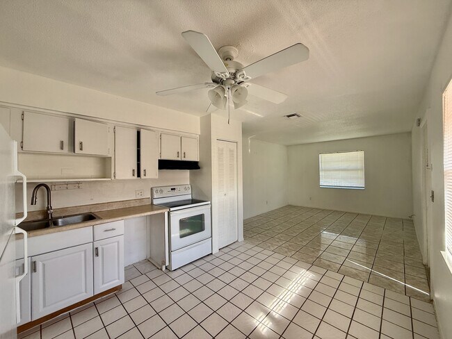 Foto del edificio - 733 Michigan Ct