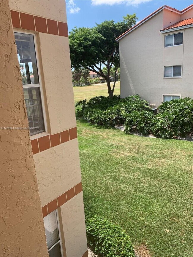 Building Photo - 3460 Pinewalk Dr N