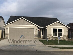 Building Photo - 1493 Theresa Ave