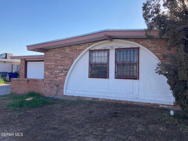 Building Photo - 2105 Villa Plata Dr