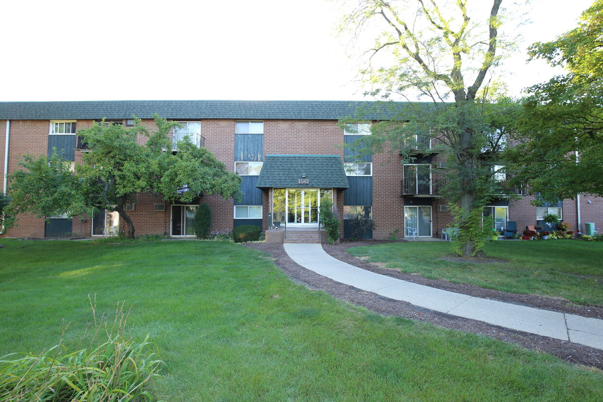 Primary Photo - 1583 W Irving Park Rd