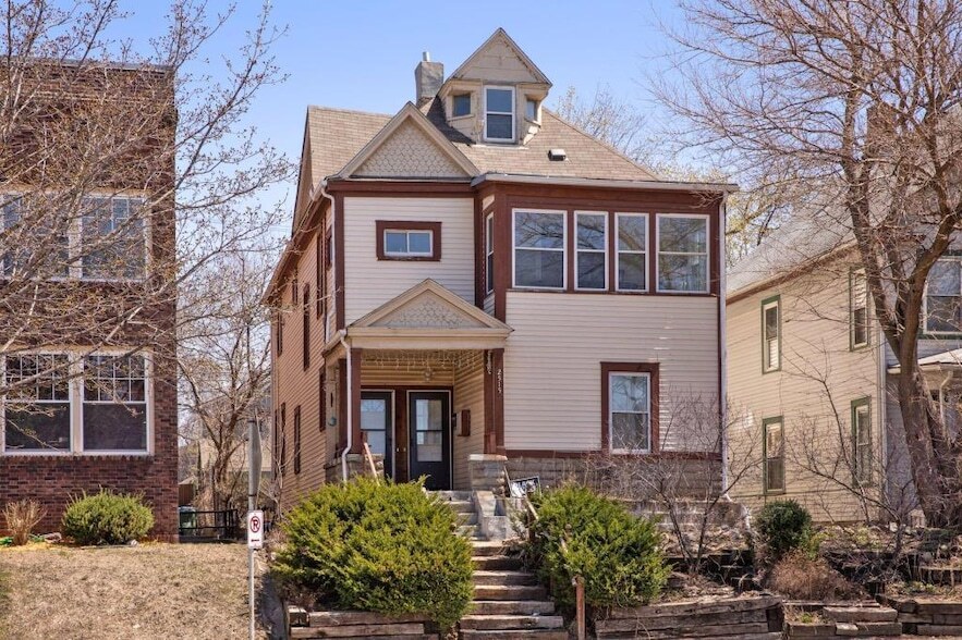 Primary Photo - 2515 Lyndale Ave S