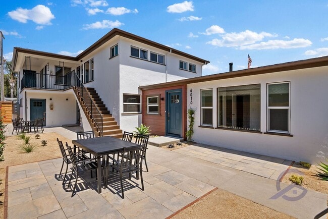 Building Photo - Completely Renovated Ocean Beach 1 Bed/1 B...