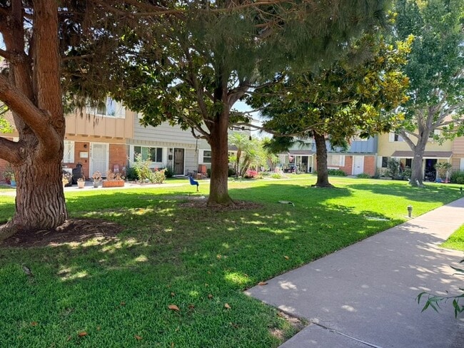 Building Photo - 10130 Hull Dr