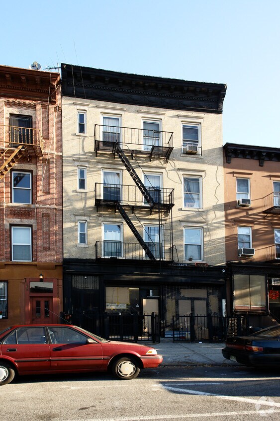 Foto principal - 567 Union St