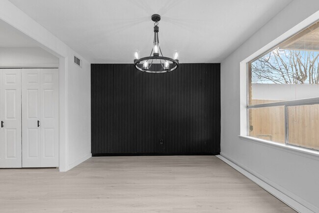 Foto del edificio - 6646 Montauk Dr