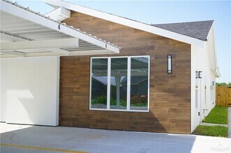 Building Photo - 2113 E San Andrea St