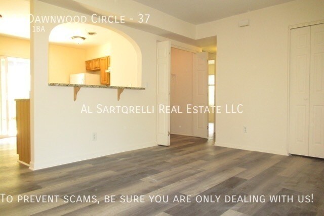 Building Photo - Pet Friendly Condo close to town, ready to...