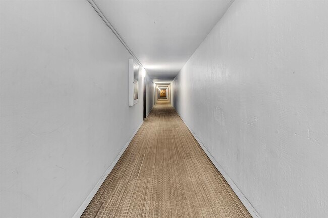 Foto del edificio - 107 S Front St