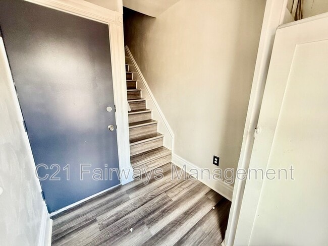 Building Photo - 427 2nd St