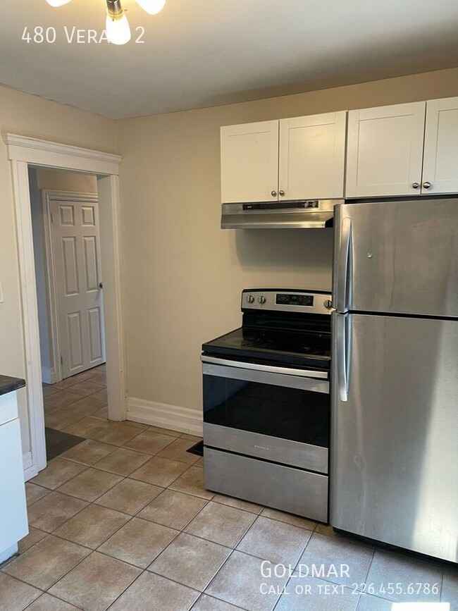 Photo du bâtiment - Beautiful Two Bedroom Upper Unit
