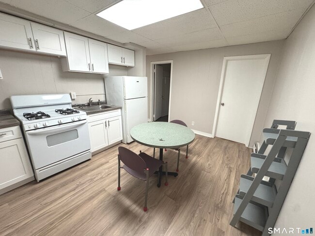 Foto del edificio - 645 Burnside Ave