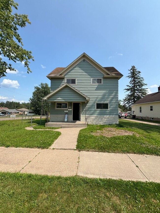 Building Photo - 1034 Pinos St