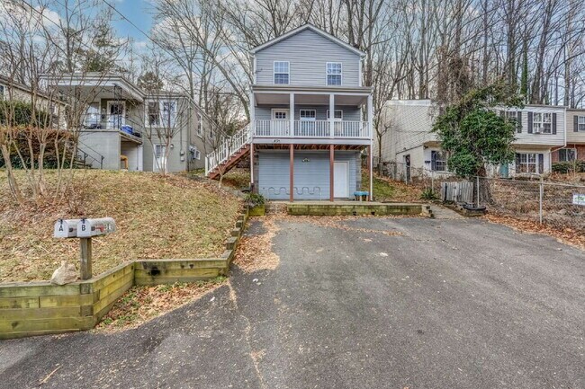 Foto del edificio - 3 Bedroom Duplex Minutes from UVA & Medical Center – $2,200/mo