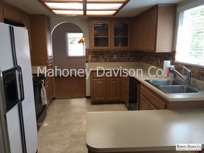 Building Photo - 6070 Donna Ct