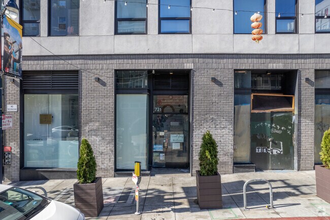 Entrance - 719Larkin