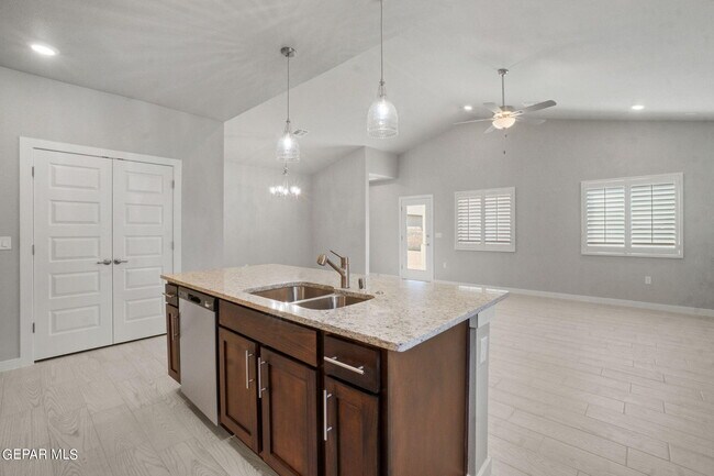 Building Photo - 7520 Enchanted Pt Dr