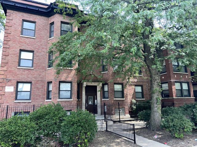 Primary Photo - 3 bedroom in Chicago IL 60637