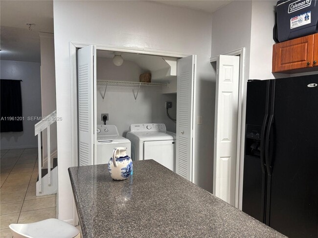 Building Photo - 2907 SE 15th Terrace