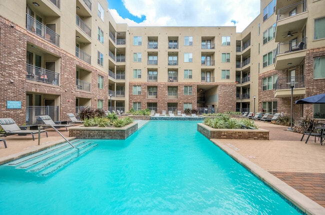 Piscina estilo resort - Memorial West