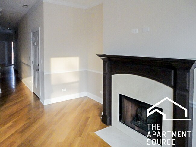 Photo - 3231 N Kenmore Ave Apartment