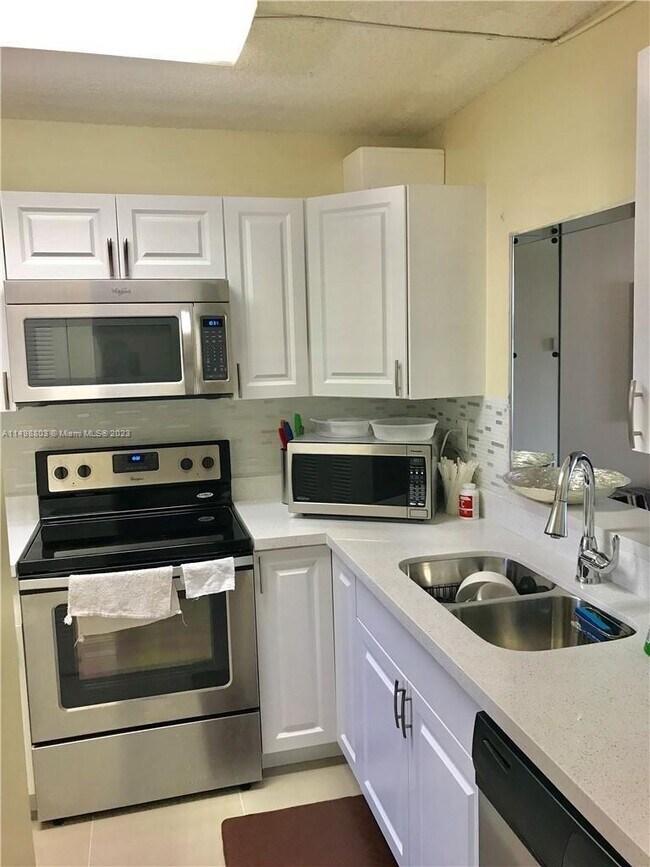 Foto del edificio - 3200 NW 46th St