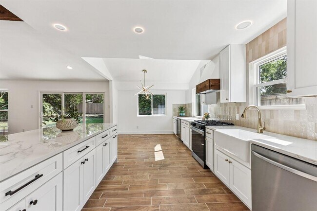 Foto del edificio - 1111 Spearson Ln