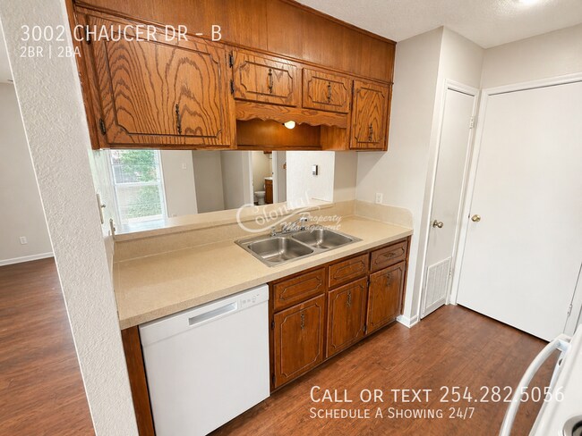 Foto del edificio - 3002 Chaucer Dr