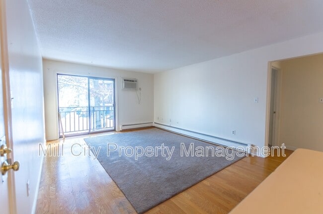 Building Photo - 23 Country Club Dr