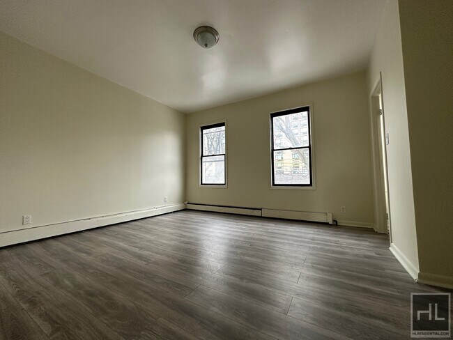 Building Photo - 95 AVENUE