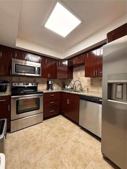 Foto del edificio - 3221 S Ocean Blvd