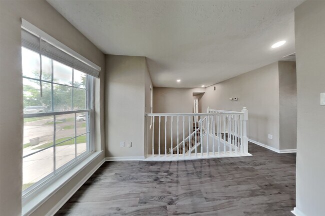 Foto del edificio - 5511 Pipingwood Dr