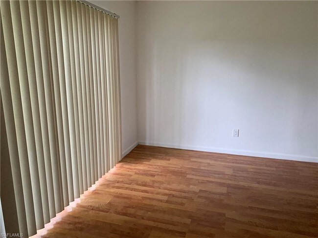 Foto del edificio - 903 Perry Ave