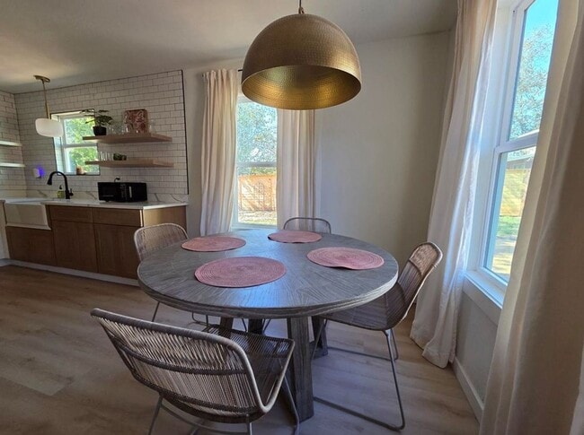 Foto del edificio - FOR LEASE!!!!!!!!