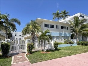 Building Photo - 1960 Biarritz Dr