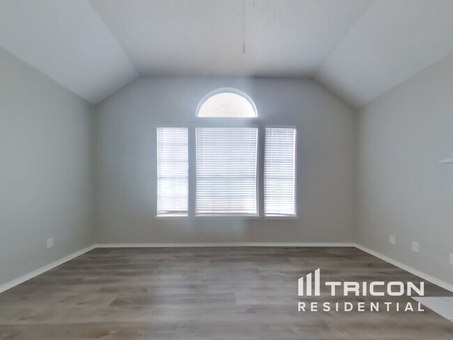 Building Photo - 589 Continental Dr
