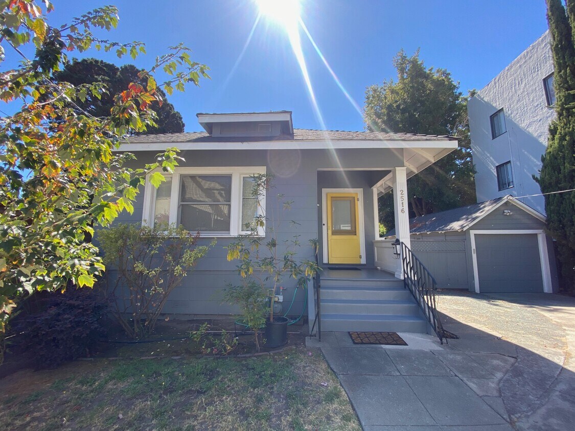 Primary Photo - 2516 Central Ave