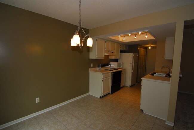 Foto del edificio - 6309 Sawmill Woods Dr