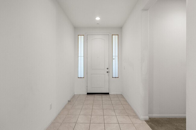 Foto del edificio - Stunning 4 bedroom 3 bath home in Summer Wind Trail Community