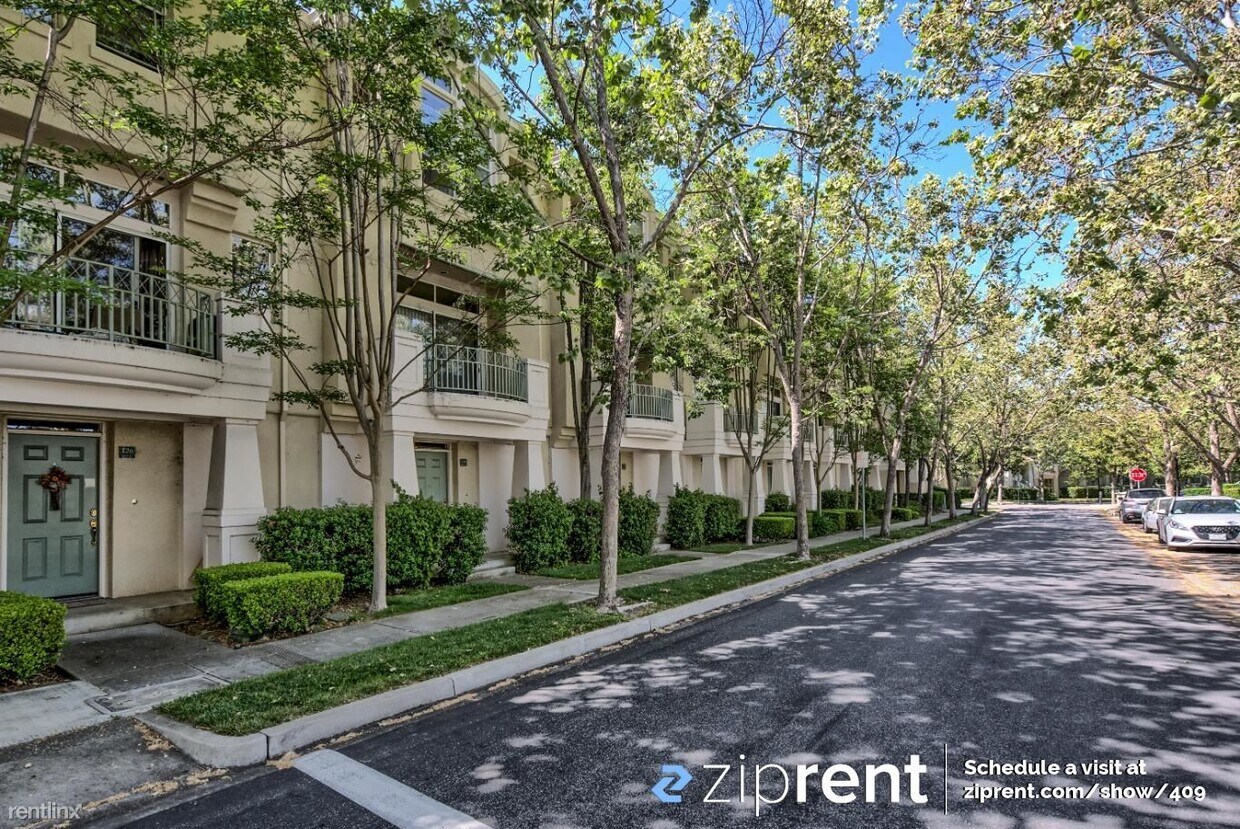 Foto principal - 3 br, 2.5 bath Townhome - 128 Holly Court,...