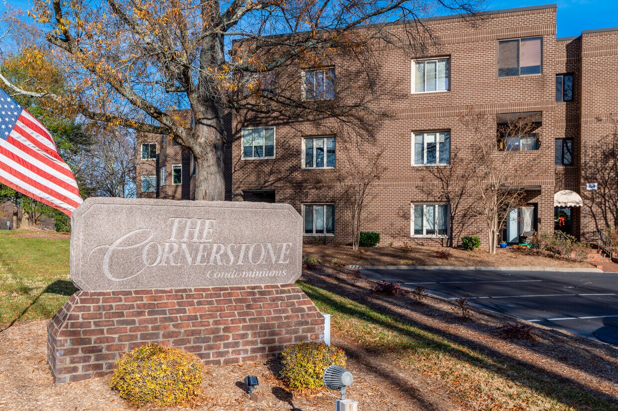 Foto principal - 84 Lake Concord Rd NE