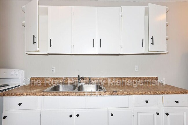 Foto del edificio - 3223-3225 E 8th St.