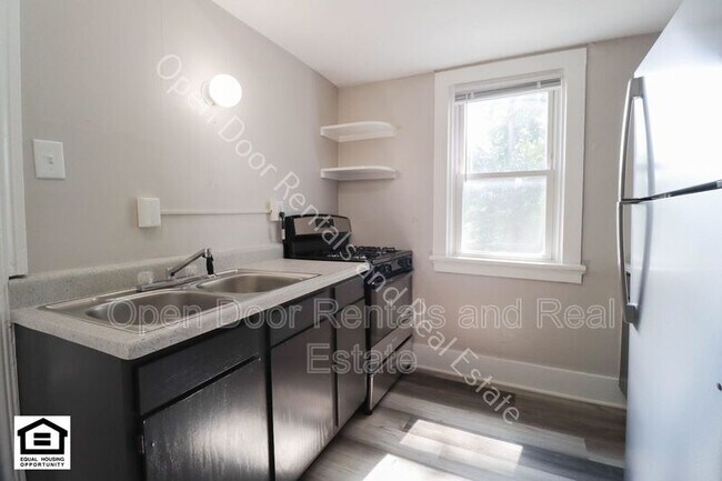 Building Photo - 340 W Dewald St