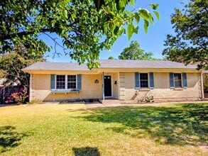 Building Photo - 714 Timberlake Cir