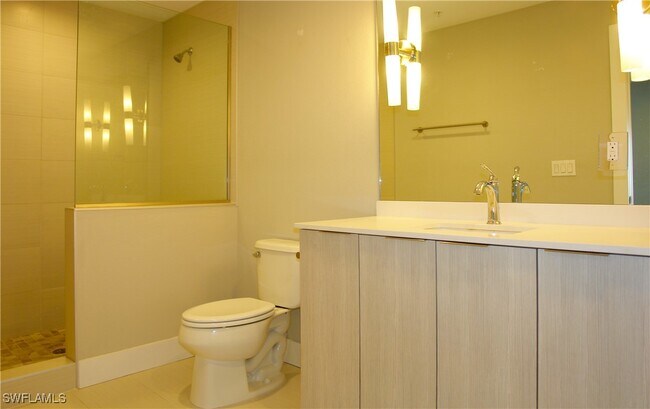 Building Photo - 4645 SE 11th Pl