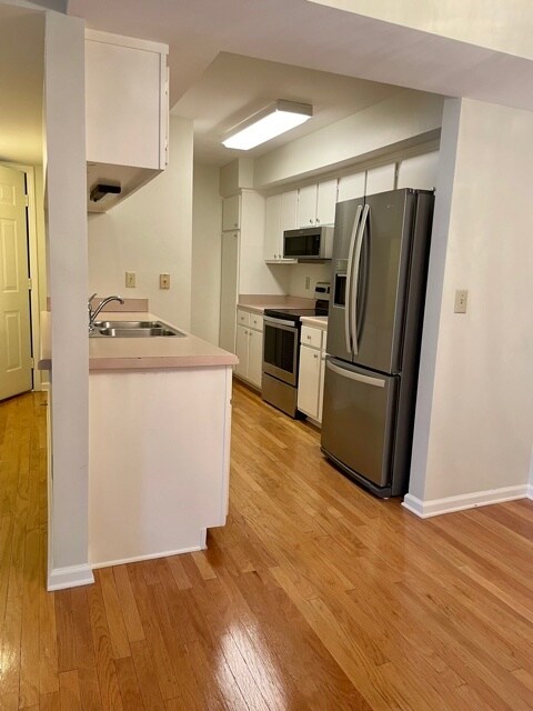 Foto del edificio - 284 Hillsboro Pl