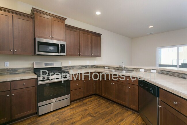Foto del edificio - Brand New Home in NW Portland! Highly Soug...