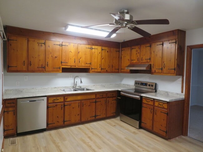 Foto del edificio - 7300 Claiborne Rd