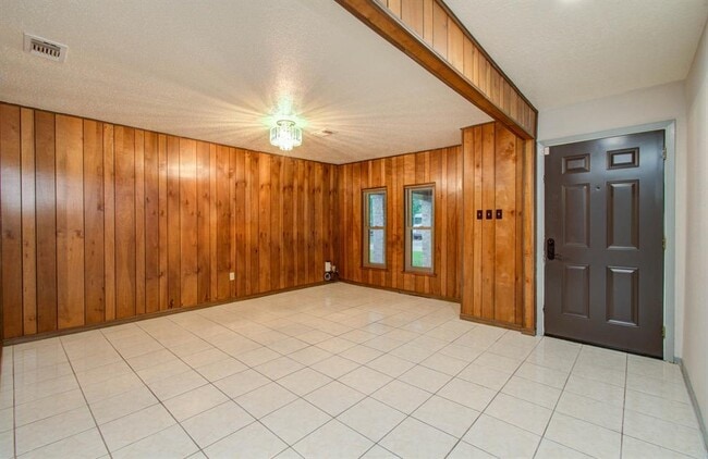Building Photo - 3111 Knotty Oaks Trail